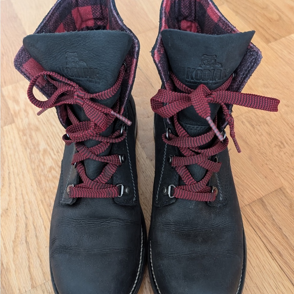 Kodiak Black Leather Boots with Burgundy Laces